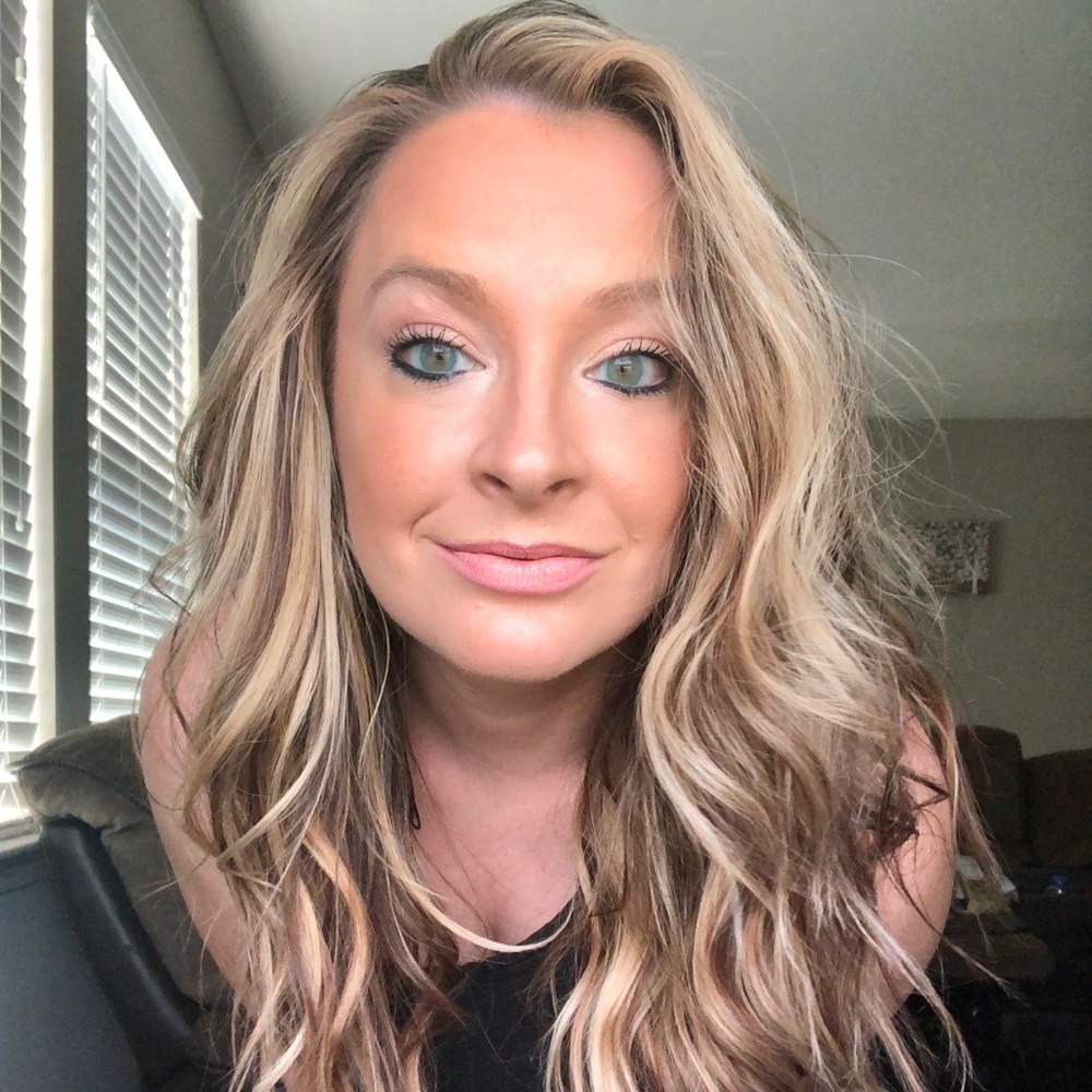 Meet your Posher, Laura